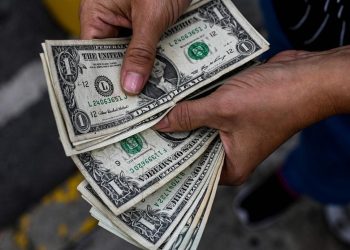 ۳ پیش‌ بینی از آینده قیمت دلار/ شرط دلار ۳۰ هزار تومانی چیست؟