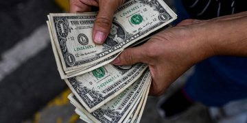 ۳ پیش‌ بینی از آینده قیمت دلار/ شرط دلار ۳۰ هزار تومانی چیست؟