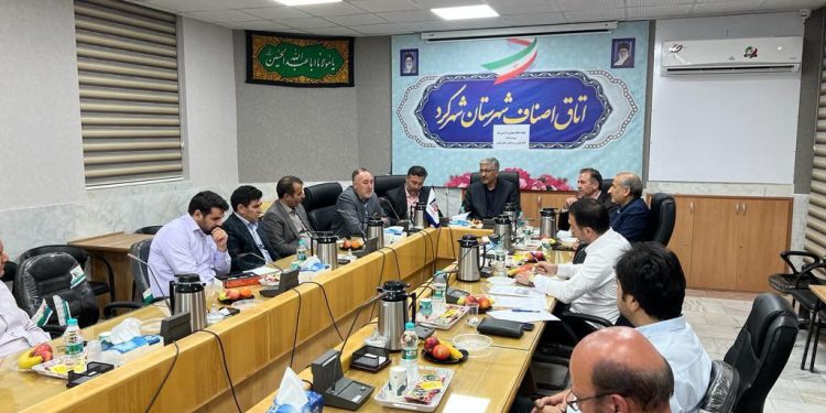 جلسه هیئت رئیسه اتحادیه طلا و جواهر شهرکرد با سازمان صمت و معاونت استانداری