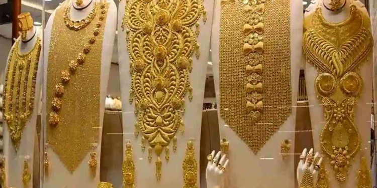 قیمت طلا و سکه ۱۱ آذر ۱۴۰۲ / پرواز طلای جهانی بازار طلا را بالا می‌برد؟