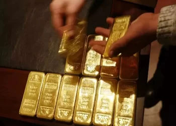 کنترل قیمت دلار با عرضه شمش طلا در مرکز مبادله