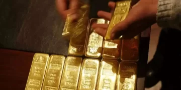 کنترل قیمت دلار با عرضه شمش طلا در مرکز مبادله