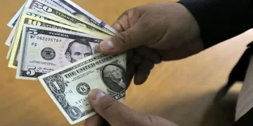 پیش بینی قیمت دلار/ قیمت دلار تا پایان سال سقف‌شکنی می‌کند