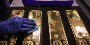 قیمت طلا در اولین روز هفته کاهشی شد