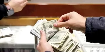 تعطیلی بانک‌ ها دلار را آچمز کرد