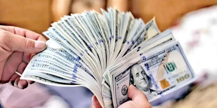 سیگنال افزایش قیمت بنزین در بازار ارز