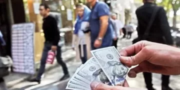 سیاست ارزی بانک مرکزی، تبعیت از پرش‌های قیمتی بازار آزاد