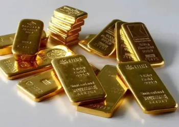 طلای جهانی در بدترین ماه در بیش از یک سال گذشته/ دلار هم حال خوشی ندارد
