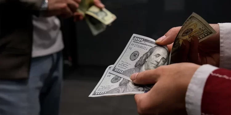 بازار دلار منتظر عمل است