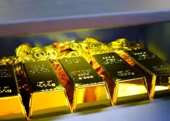 طلای جهانی با پرش دلار سر خم کرد