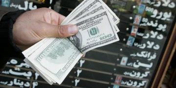 یک کارشناس اقتصادی: رشد نرخ دلار طولانی نمی‌شود