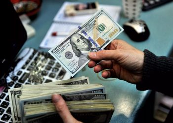 قیمت دلار به شرط بهبود شرایط اقتصادی تا پایان سال 120 هزار تومان است
