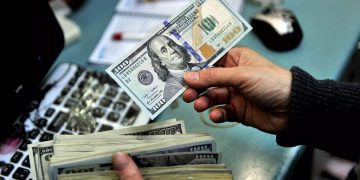 قیمت دلار به شرط بهبود شرایط اقتصادی تا پایان سال 120 هزار تومان است