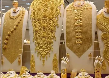 توافق، قیمت دلار را به 140 هزار تومان می‌‎رساند/ ریزش ۲۰ درصدی قیمت طلا در سایه موفقیت مذاکرات