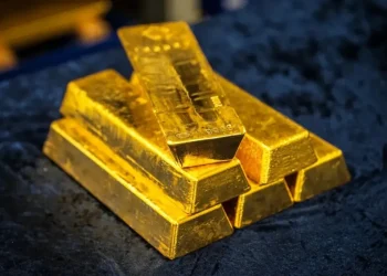 طلا میان جنگ و نرخ بهره گرفتار شد