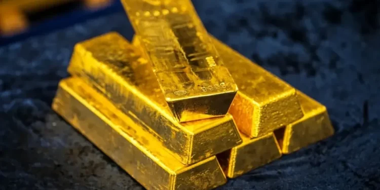 طلا میان جنگ و نرخ بهره گرفتار شد