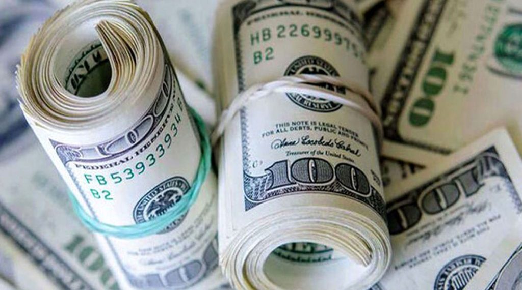 احتمال رشد قیمت دلار تا 330 هزار تومان وجود دارد / اقدامات بانک مرکزی در بازار ارز و تتر دلار را متوقف کرده است